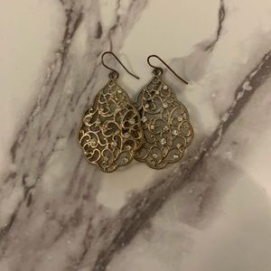Gold romantic style earring